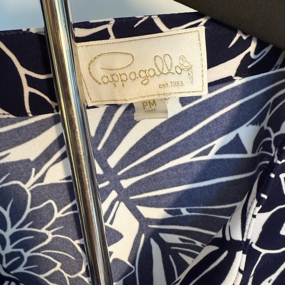 Pappagallo Navy & White Floral Tunic Top PM - Picture 2 of 5